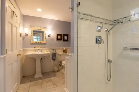 21 Woodlawn Avenue Vineyard Haven MA 02568