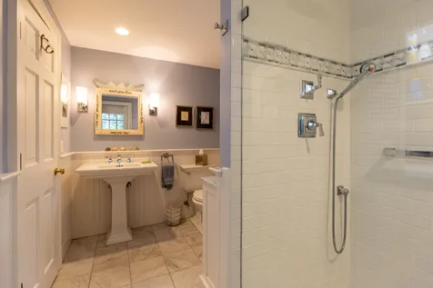 21 Woodlawn Avenue Vineyard Haven MA 02568