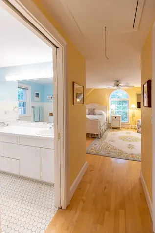 21 Woodlawn Avenue Vineyard Haven MA 02568