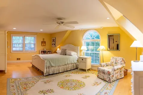 21 Woodlawn Avenue Vineyard Haven MA 02568