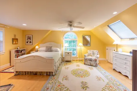 21 Woodlawn Avenue Vineyard Haven MA 02568