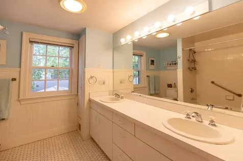21 Woodlawn Avenue Vineyard Haven MA 02568
