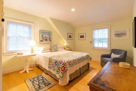 21 Woodlawn Avenue Vineyard Haven MA 02568