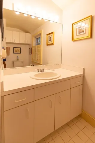 21 Woodlawn Avenue Vineyard Haven MA 02568