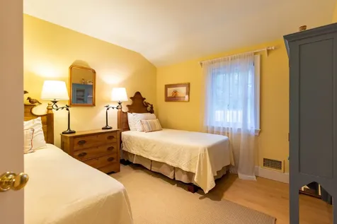 21 Woodlawn Avenue Vineyard Haven MA 02568