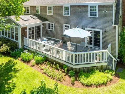 21 Woodlawn Avenue Vineyard Haven MA 02568