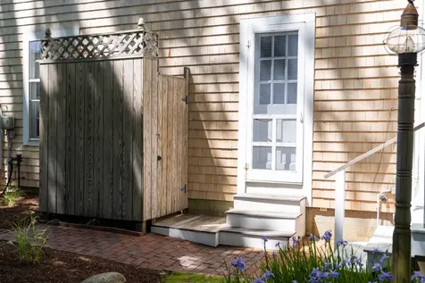 21 Woodlawn Avenue Vineyard Haven MA 02568