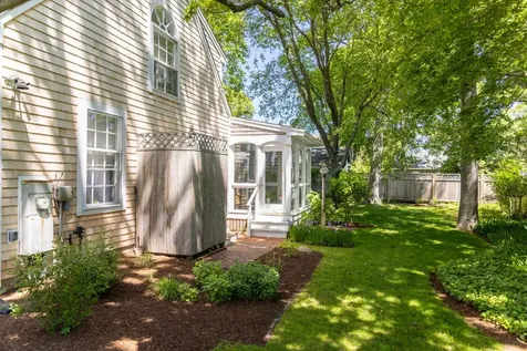 21 Woodlawn Avenue Vineyard Haven MA 02568