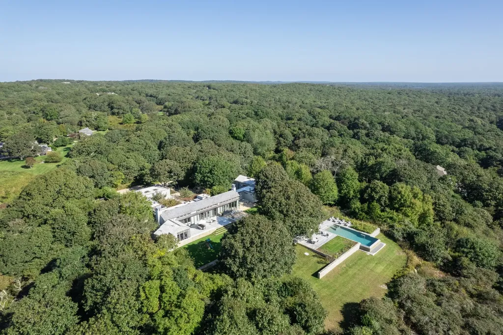 Chilmark MA, 8 Snail Road