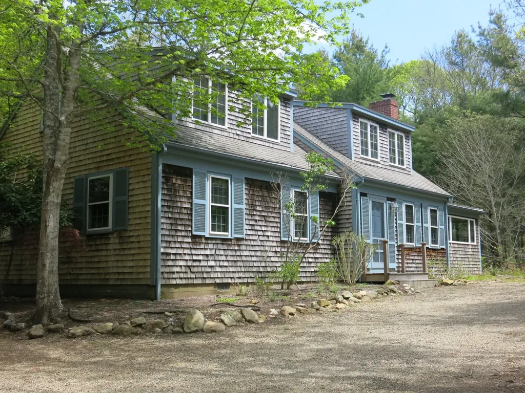26 Manaquayak Road West Tisbury MA 02575