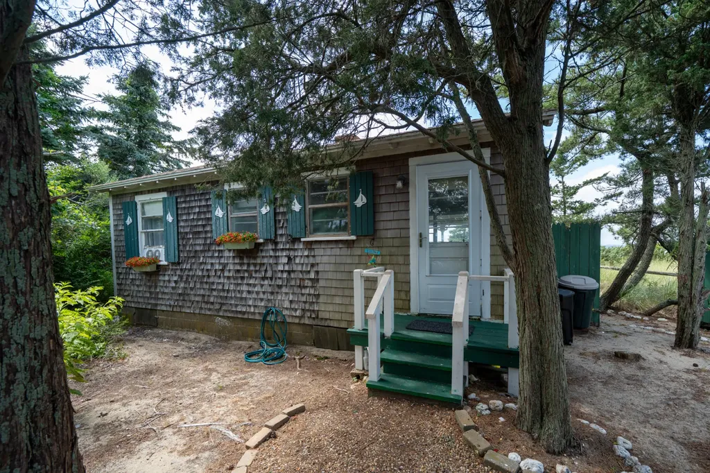 11 Beach Road Oak Bluffs MA 02557