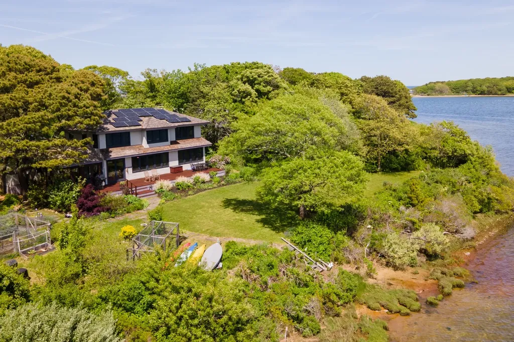 39 Sengekontacket Road Oak Bluffs MA 02557