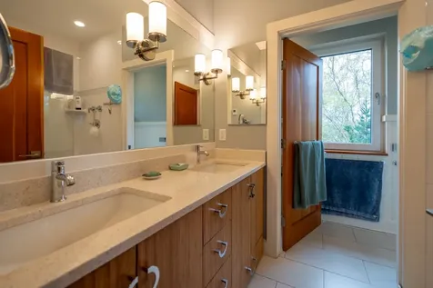 39 Sengekontacket Road Oak Bluffs MA 02557