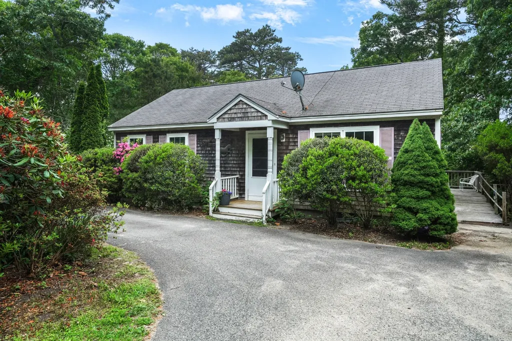 1 Onondaga Avenue Oak Bluffs MA 02557