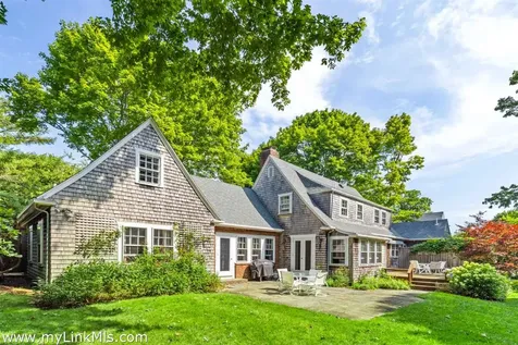 21 William Street Vineyard Haven MA 02568