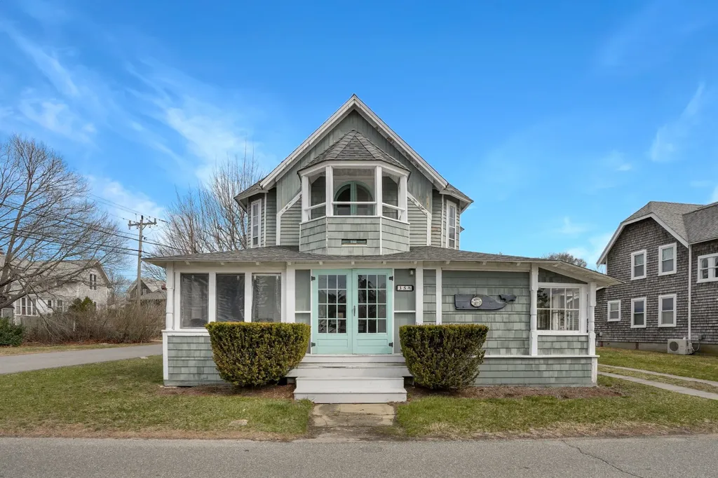 35 Tuckernuck Avenue Oak Bluffs MA 02557