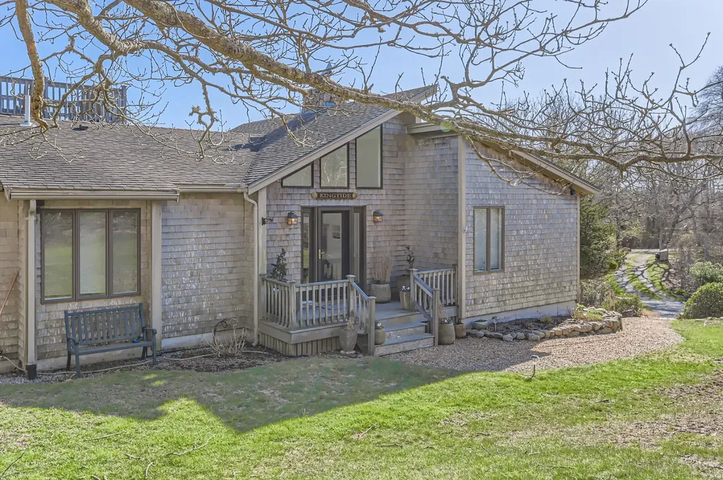 6 Church Street Aquinnah MA 02535