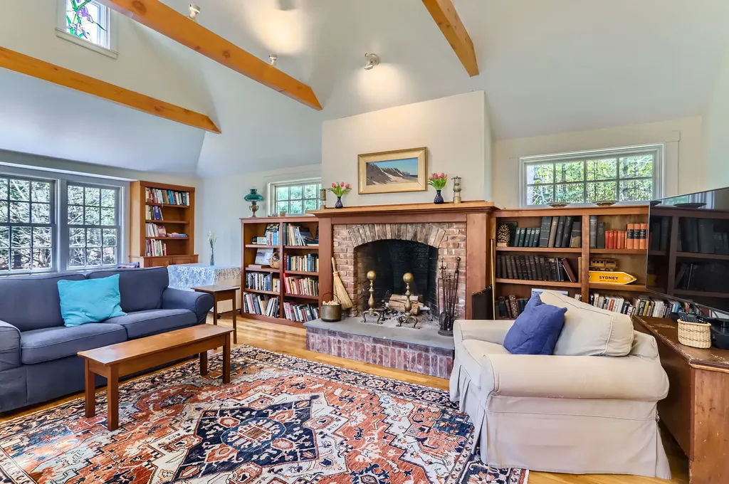 251 State Road West Tisbury MA 02575