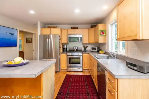 27 Chapde Lane Vineyard Haven MA 02568
