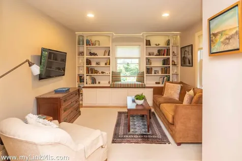 27 Chapde Lane Vineyard Haven MA 02568