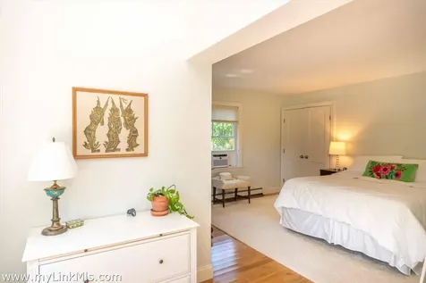 27 Chapde Lane Vineyard Haven MA 02568