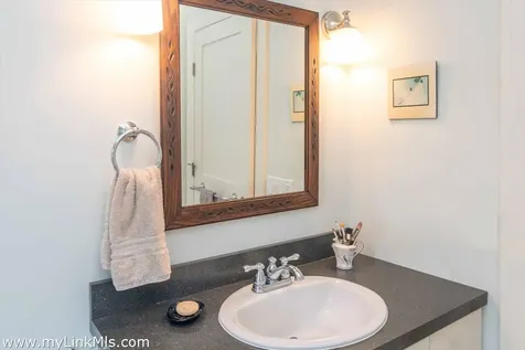 27 Chapde Lane Vineyard Haven MA 02568