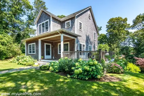 27 Chapde Lane Vineyard Haven MA 02568