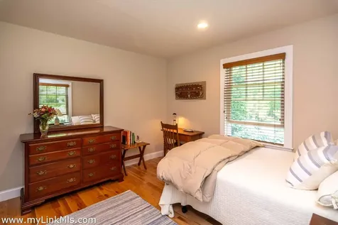 27 Chapde Lane Vineyard Haven MA 02568