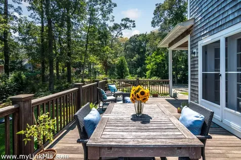 27 Chapde Lane Vineyard Haven MA 02568