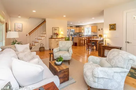 27 Chapde Lane Vineyard Haven MA 02568