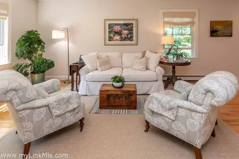 27 Chapde Lane Vineyard Haven MA 02568