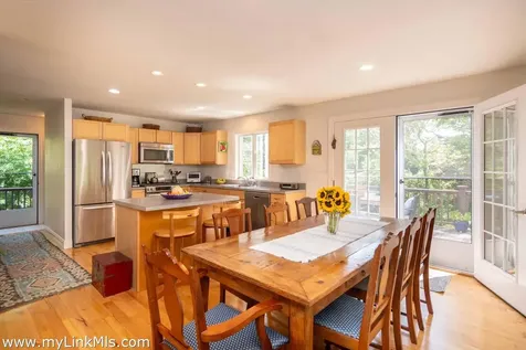 27 Chapde Lane Vineyard Haven MA 02568