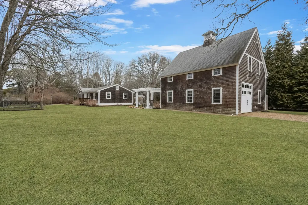 17 Suttons Way Edgartown MA 02539