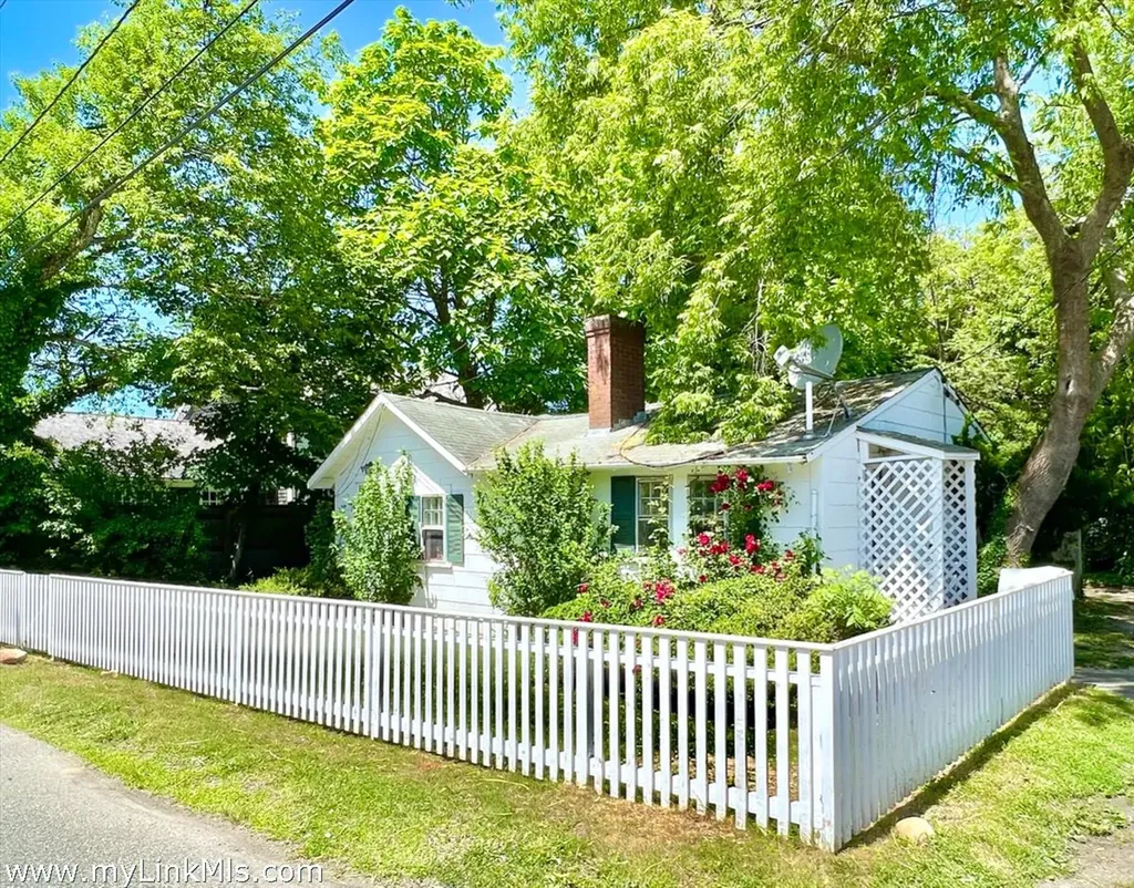 11 Norton Street Edgartown MA 02539