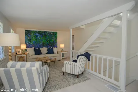 8 Massasoit Road Edgartown MA 02539