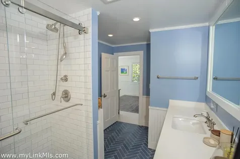 8 Massasoit Road Edgartown MA 02539