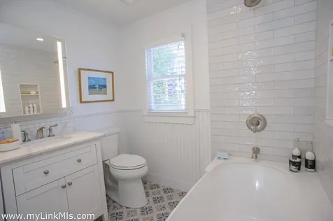 8 Massasoit Road Edgartown MA 02539