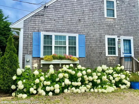 8 Massasoit Road Edgartown MA 02539