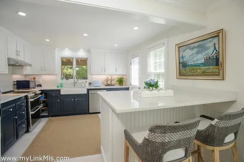 8 Massasoit Road Edgartown MA 02539