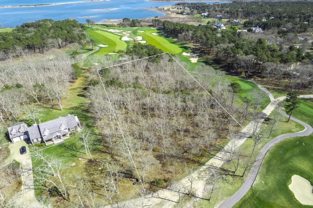 7 Overview Lane Oak Bluffs MA 02557