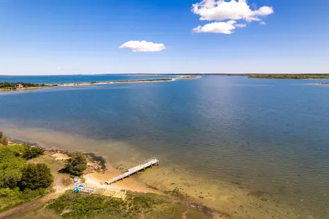 7 Overview Lane Oak Bluffs MA 02557