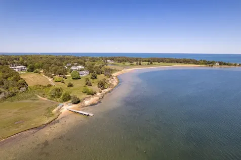 7 Overview Lane Oak Bluffs MA 02557