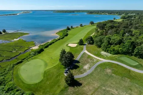 7 Overview Lane Oak Bluffs MA 02557