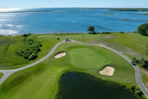 7 Overview Lane Oak Bluffs MA 02557