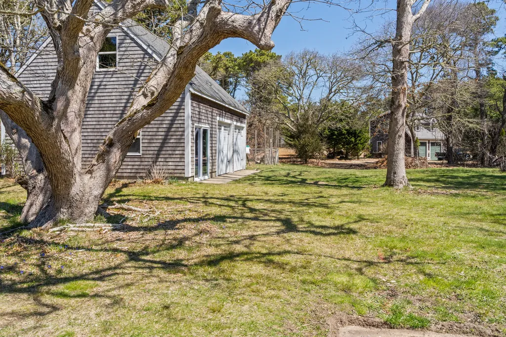 9 Sampson Avenue Edgartown MA 02539
