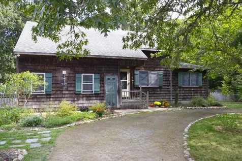9 Sampson Avenue Edgartown MA 02539