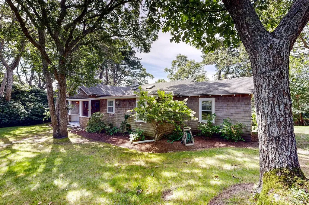 12 Marthas Park Road Oak Bluffs MA 02557