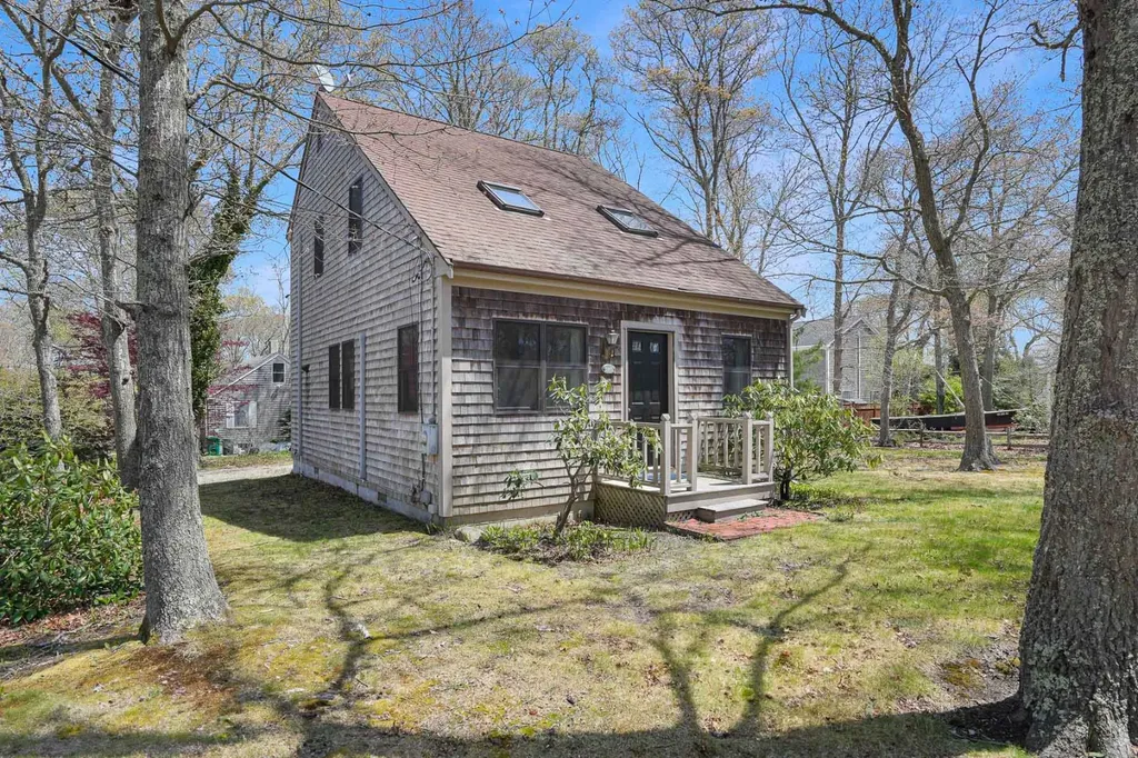 345 Franklin Street Vineyard Haven MA 02568