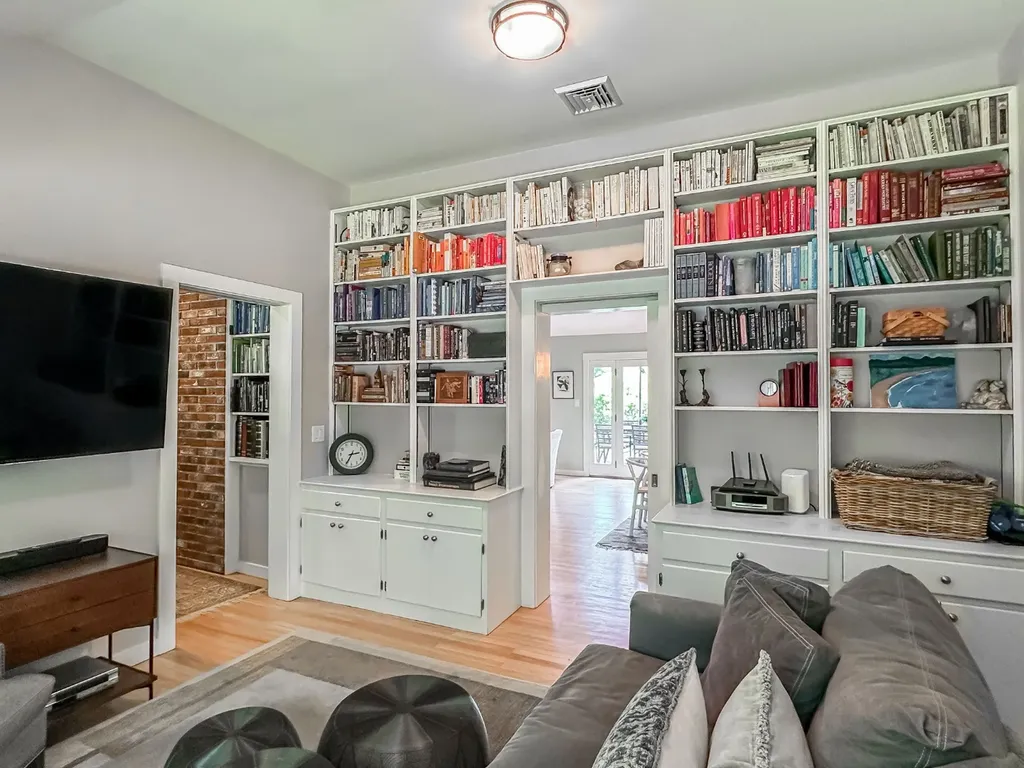 31 Josiah Sachem Way West Tisbury MA 02575