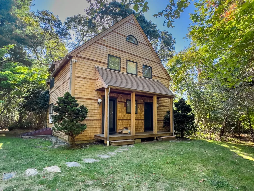 31 Josiah Sachem Way West Tisbury MA 02575